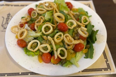 Lula Grelhada com Salada fresca